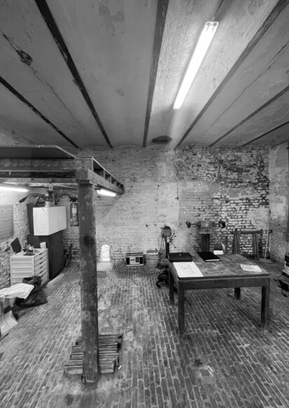 Historische interieurstructuur binnen erfgoedrenovatie van koetshuis